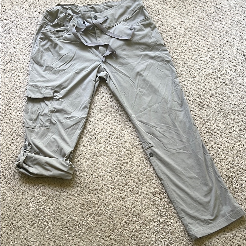 Columbia Light Khaki 12 Short Omni-Shield Convertible Capris or Pants